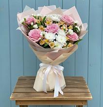 Букет цветов из:  Гвоздики, Орхидеи и Розы в Нелидово