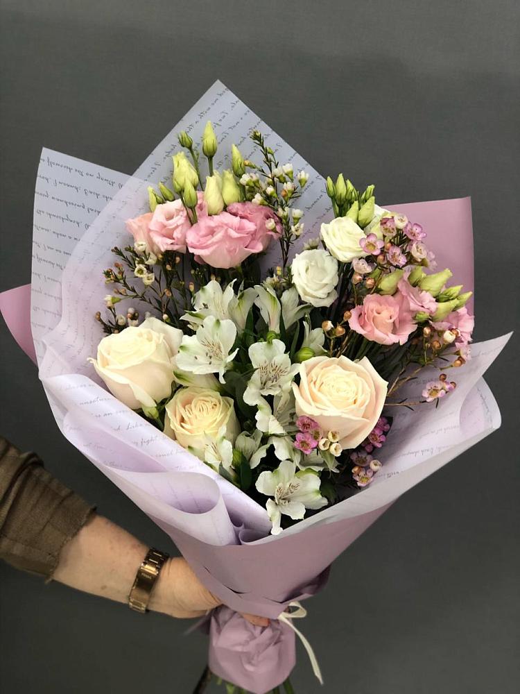 Букет цветов из: Альстромерии, Розы и Лизиантусы в Нелидово