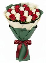 Букет Микс из красных и белых роз в Нелидово