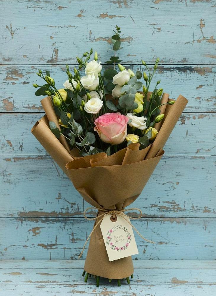 Букет цветов из: Розы и Лизиантусы в Нелидово