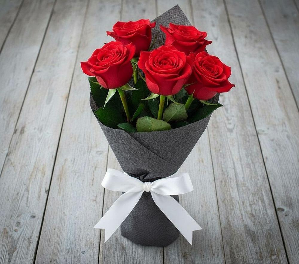 Букет 5 Красных роз Эдлесс Лав в Нелидово