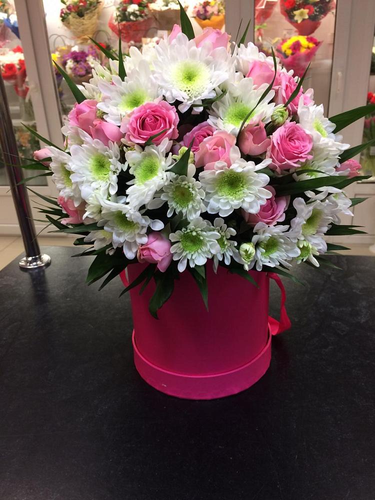 Цветочная композиция из Розы и Хризантемы в шляпной коробке в Нелидово