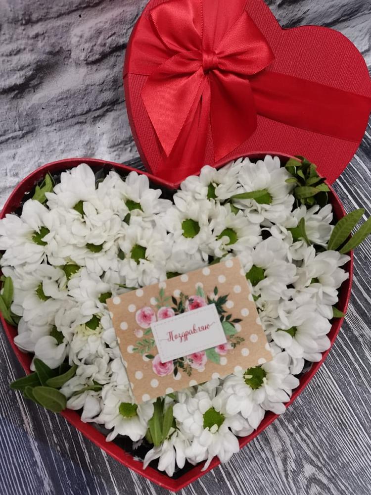 Цветочная композиция из Хризантемы в виде сердца в Нелидово