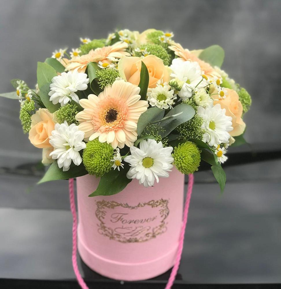 Цветочная композиция из Розы, Герберы и Хризантемы в шляпной коробке в Нелидово